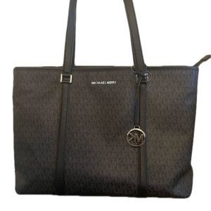 NWT Michael Kors large Sadie bag.